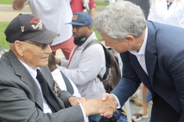 Gary Sinise with Veteran