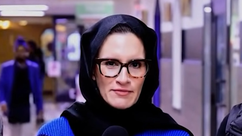 Minnesota Lt. Governor Wears Hijab While Billion-Dollar Somali Fraud
Scandal Engulfs State